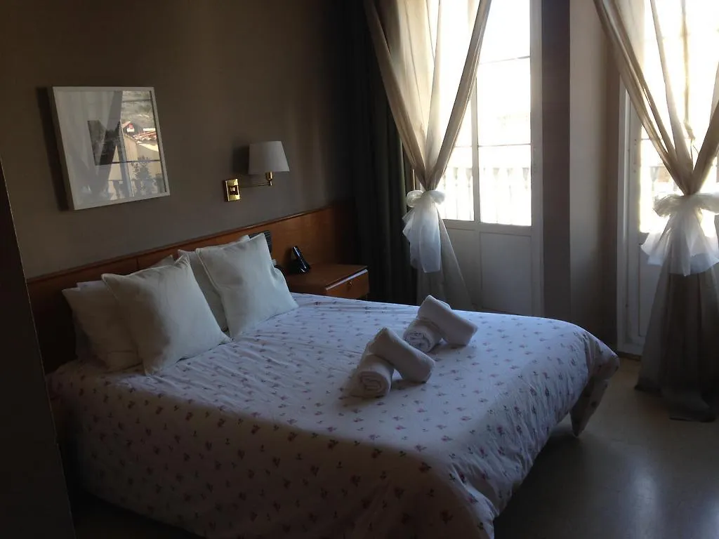 Hotel Manel Martorell 2*,